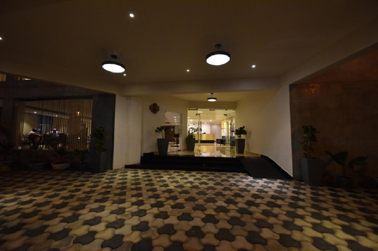 Vivid A Boutique Hotel Tiruchirappalli Kültér fotó